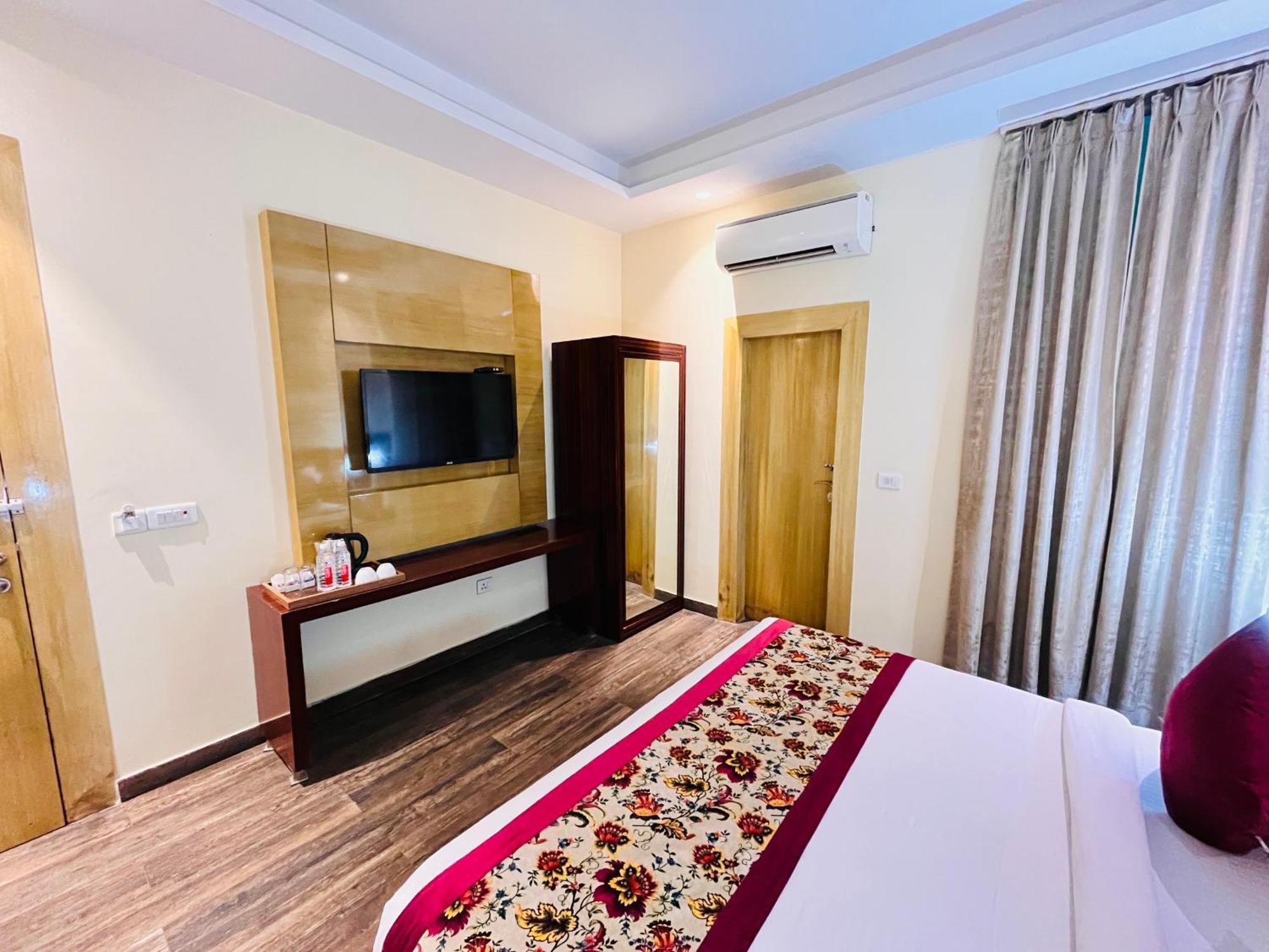 Hotel Banz Near Indira Gandhi Airport Delhi Nueva Delhi Exterior foto