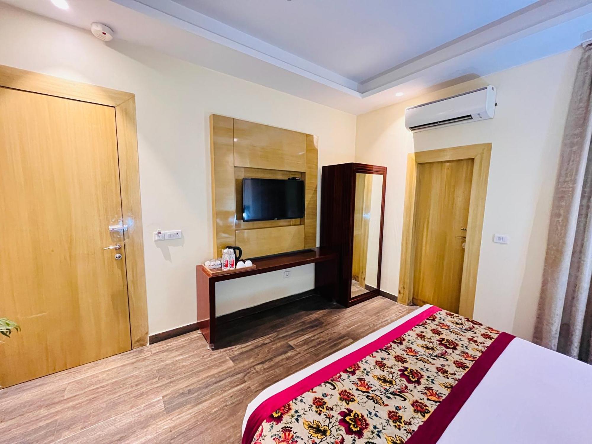 Hotel Banz Near Indira Gandhi Airport Delhi Nueva Delhi Exterior foto